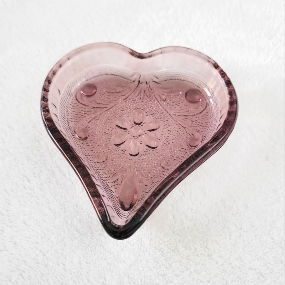 VINTAGE ✨️ Indiana Glass Tiera Amethyst Heart Ring Dish